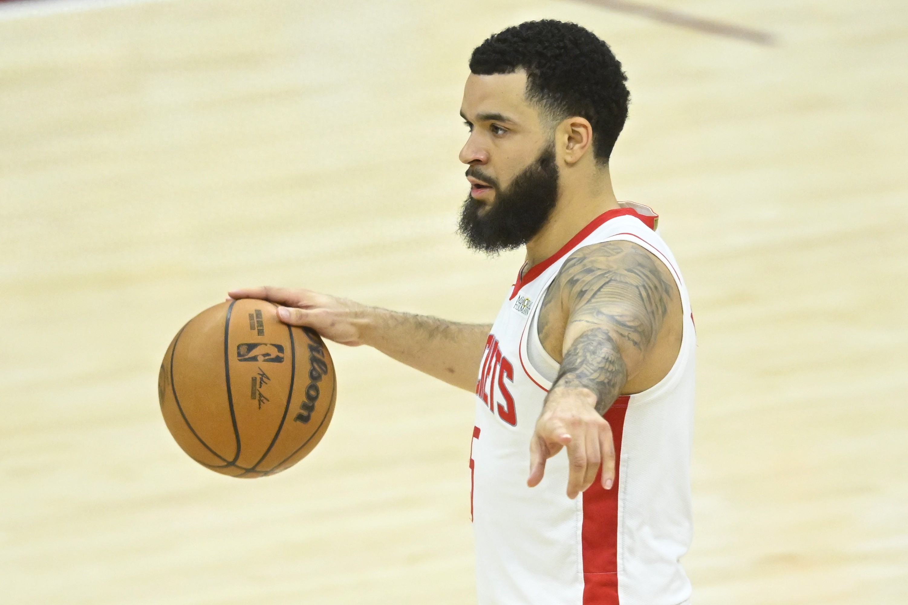 阿扎伦卡在热火比赛中挺进下一轮转会期纽约尼克斯调整名单以备NBA常规赛，媒体一致点评：纽卡斯尔单刀错失备战NBA季后赛的简单介绍